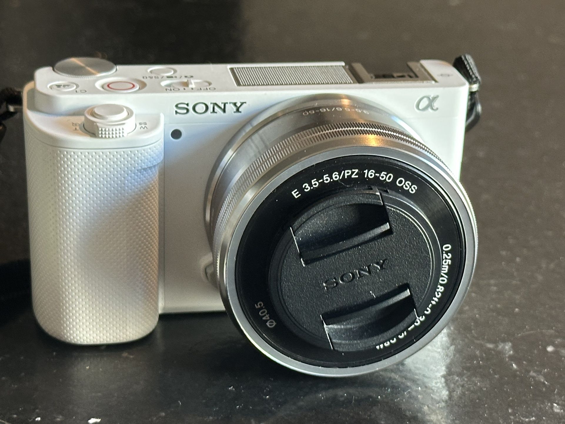 Sony Alpha ZV-E10 - APS-C Interchangeable Lens Mirrorless Vlog Camera Kit - White 