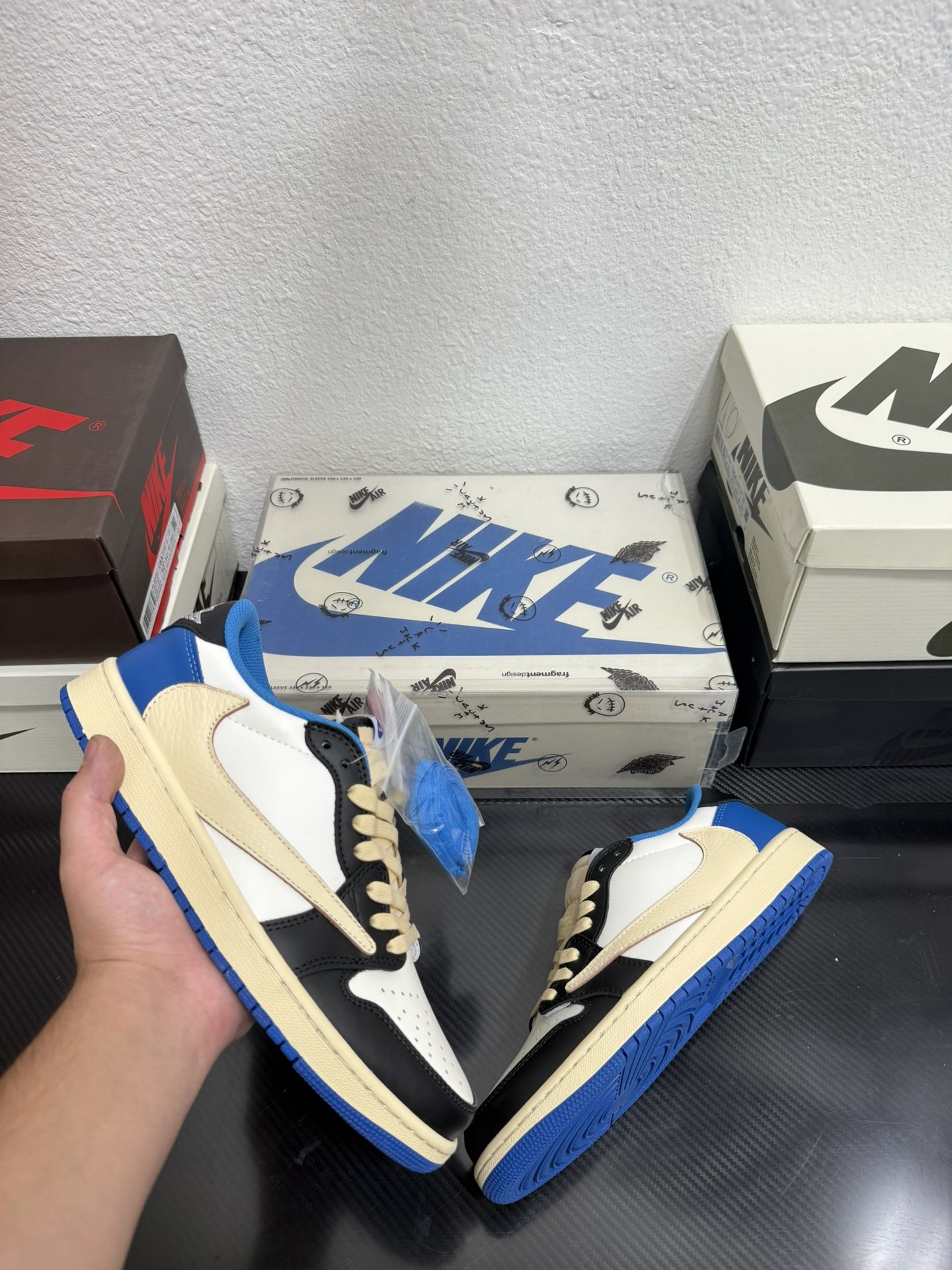 Aj1 Nike Air jordan 1 low travis scott Fragments size 7,7.5,8,8.5,9,9.5,10,10.5,11,12 