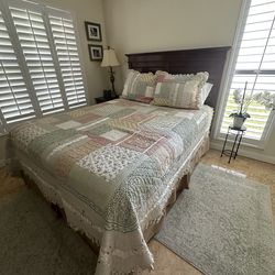 Cherry Queen Bedroom Set