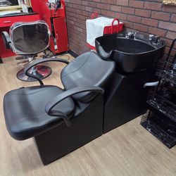 Hair salon shampoo station