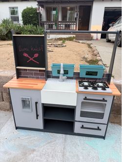 Play kitchen