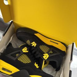 Air Jordan 4 Retro