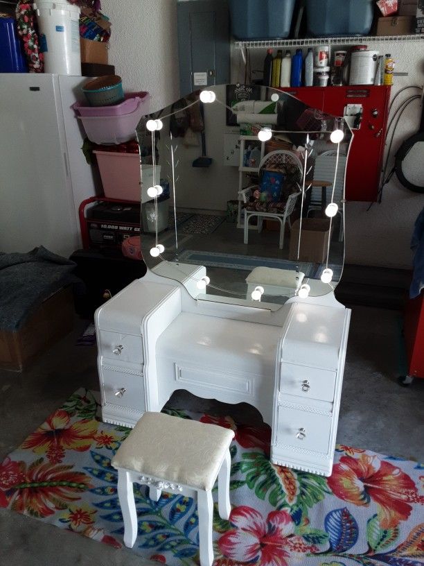 Vintage 1920,s 30,s Westfall VANITY White In Excellent Condition