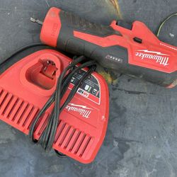 Milwaukee 12 V Snake