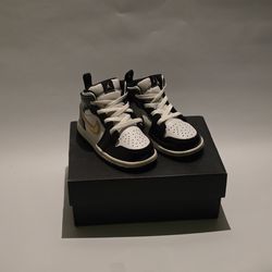 Clean Air Jordan 1 Mid in classic Black / White / Gold colorway. Toddler size 7C.