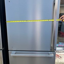 Hisense brand refrigerator year 2021 with dimensions 29"W x 67"H