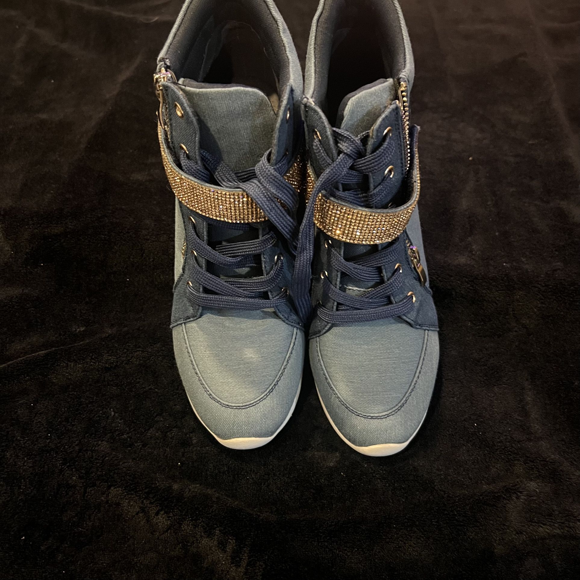 Women’s Fashion Blue Jean Style Boots With Gold Strap Size 8