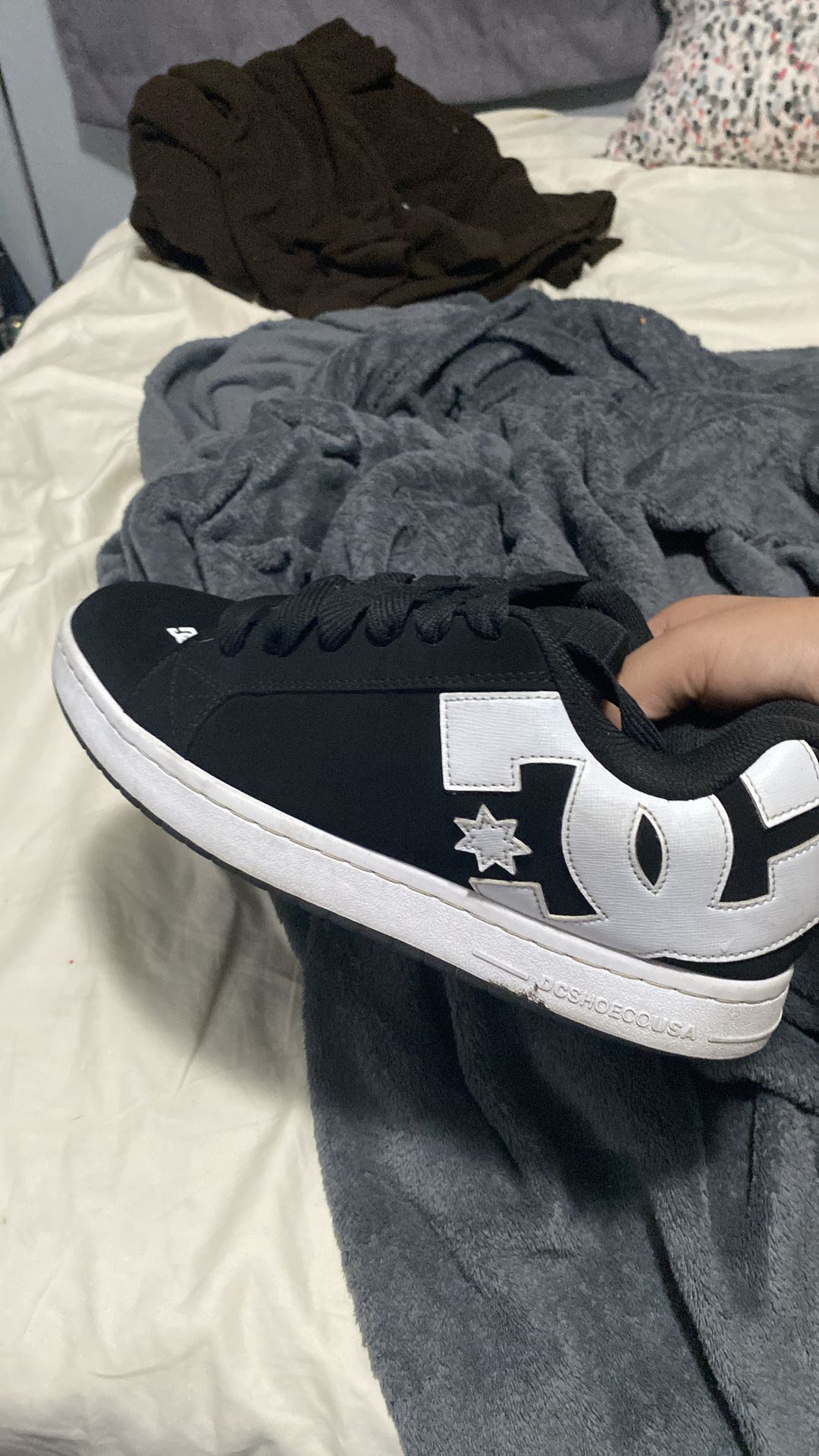 Size 10 men’s DC shoes