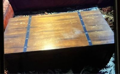 Large Wooden Storage Trunk / Chest – Coffee Table – $68