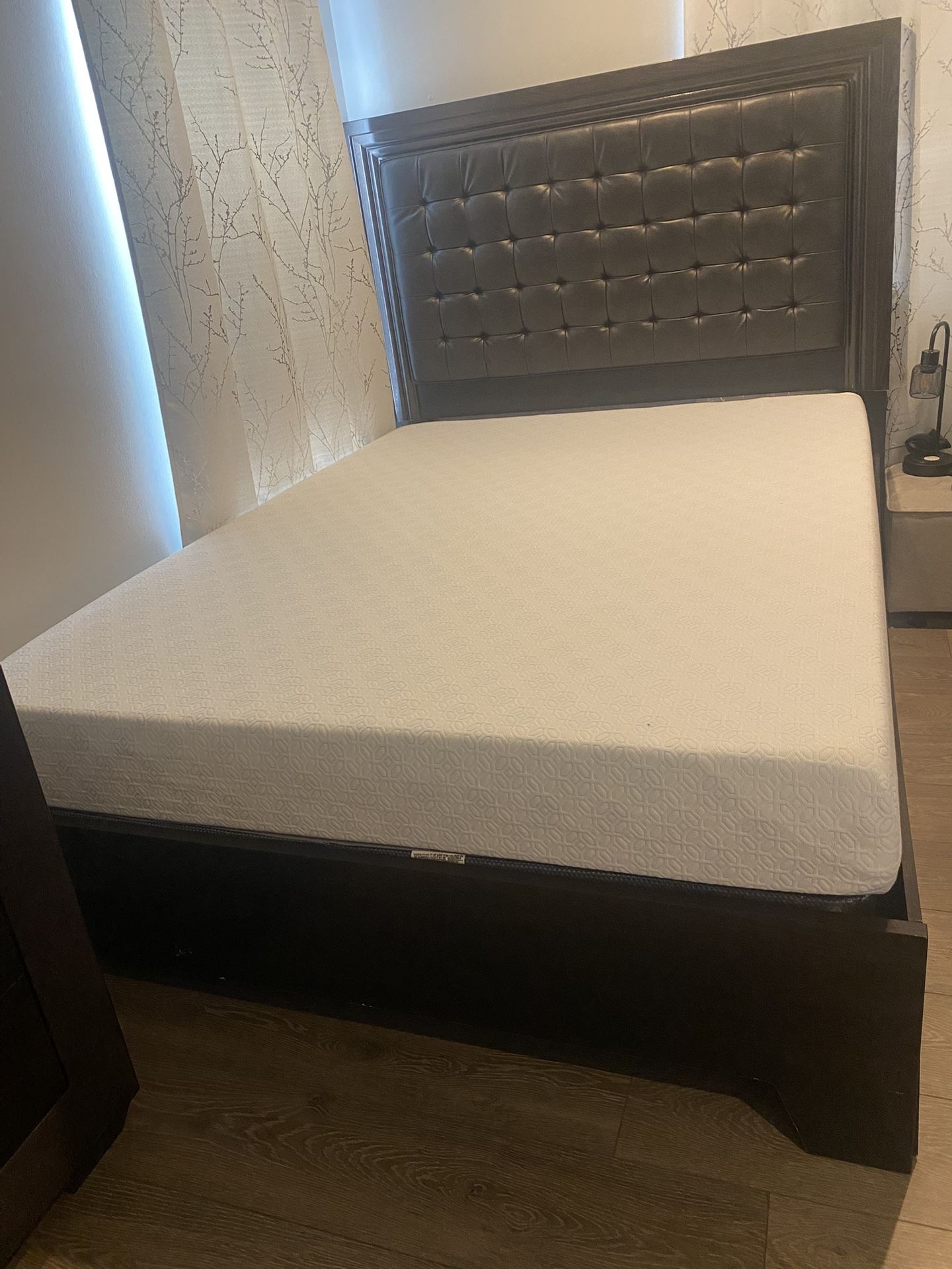 Queen Bedroom Set with Mattress