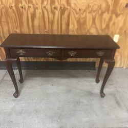 The Bombay Co. Mahogany Console with Queen Anne Legs Beautiful Minor Blemishes . Used in good with minor cosmetic blemishes. These blemishes are in th