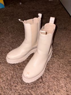 Beige boots size 6
