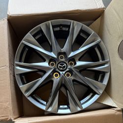 Mazda M011 Alloy Wheel (19” - Gloss Gunmetal) 
