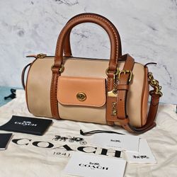 Coach camera bucket shoulder bag.Authentic