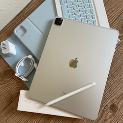 iPad Pro 12.9” (2020 model) 4th Generation 512GB with  keyboard case and pen & Accessories