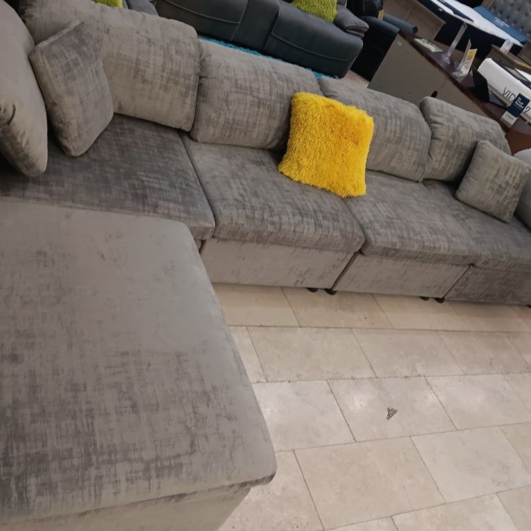 *Weekend Special*---Lima Adjustable Gray Fabric Sectional Sofa W/Ottoman---Delivery And Easy Financing Available👌