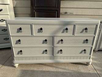 Grey dresser  and. Mirror