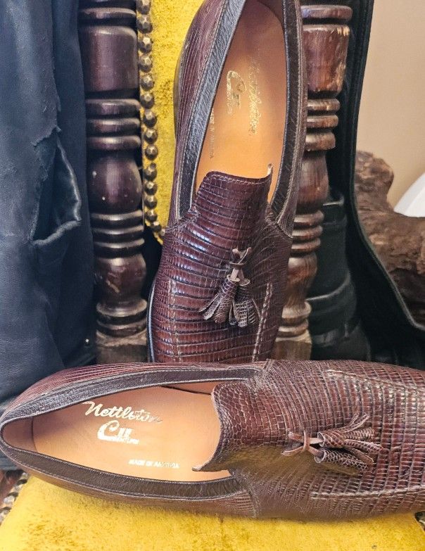Price negotiable, Nettleton Cenrury II Lizzard brown tassel, casual mens shoe size 9A