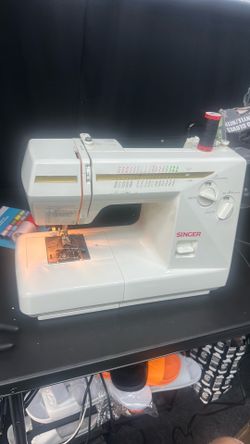 SINGER SEWING MACHINE