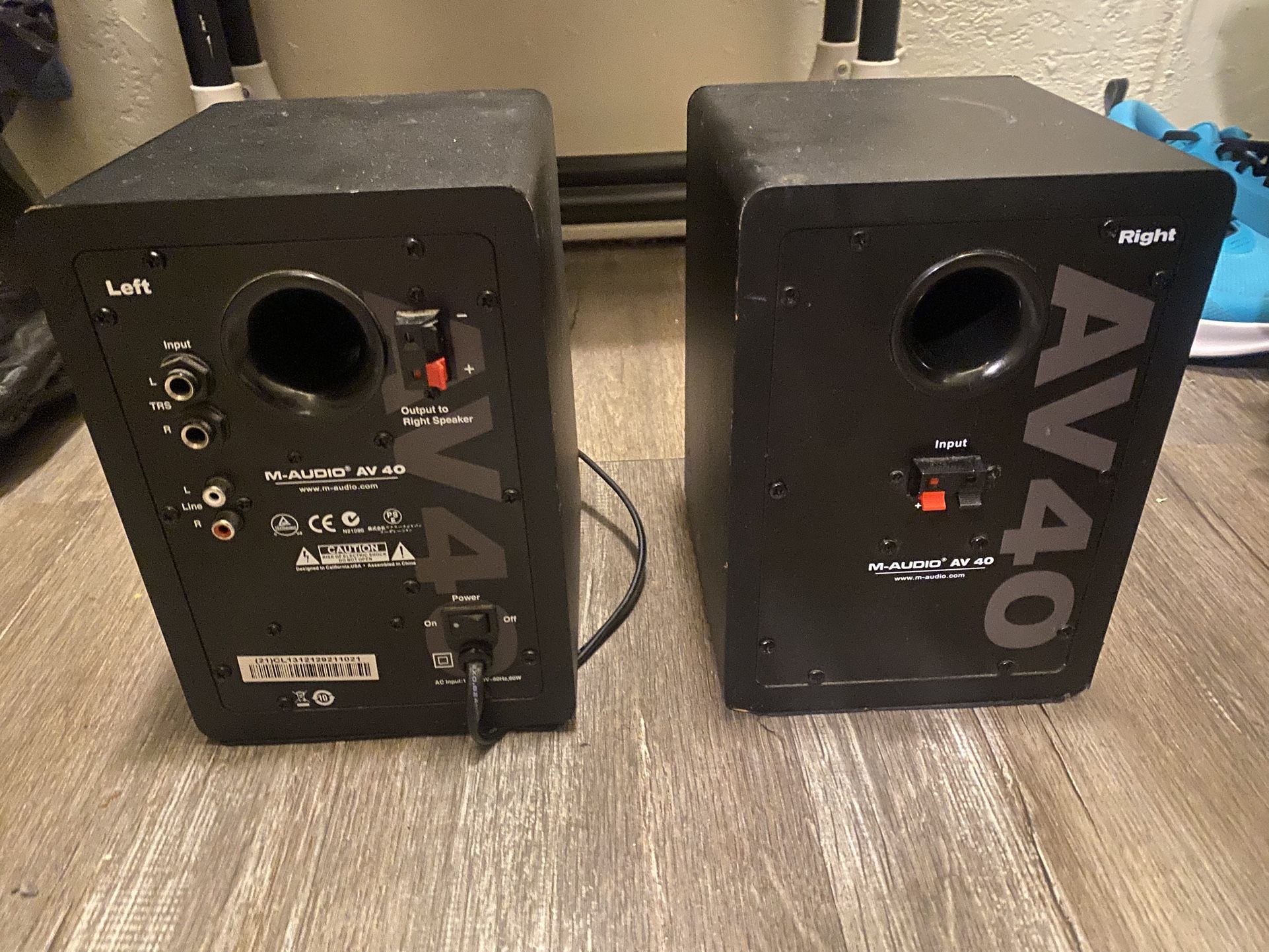 AV-40 M Audio Studio Speakers !