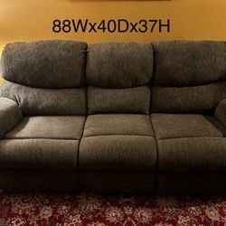 Double recliner center armrest/cupholder*located off Bailey Rd in Thorndale