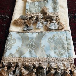 Luxurious Croscill Home Classics Decorat