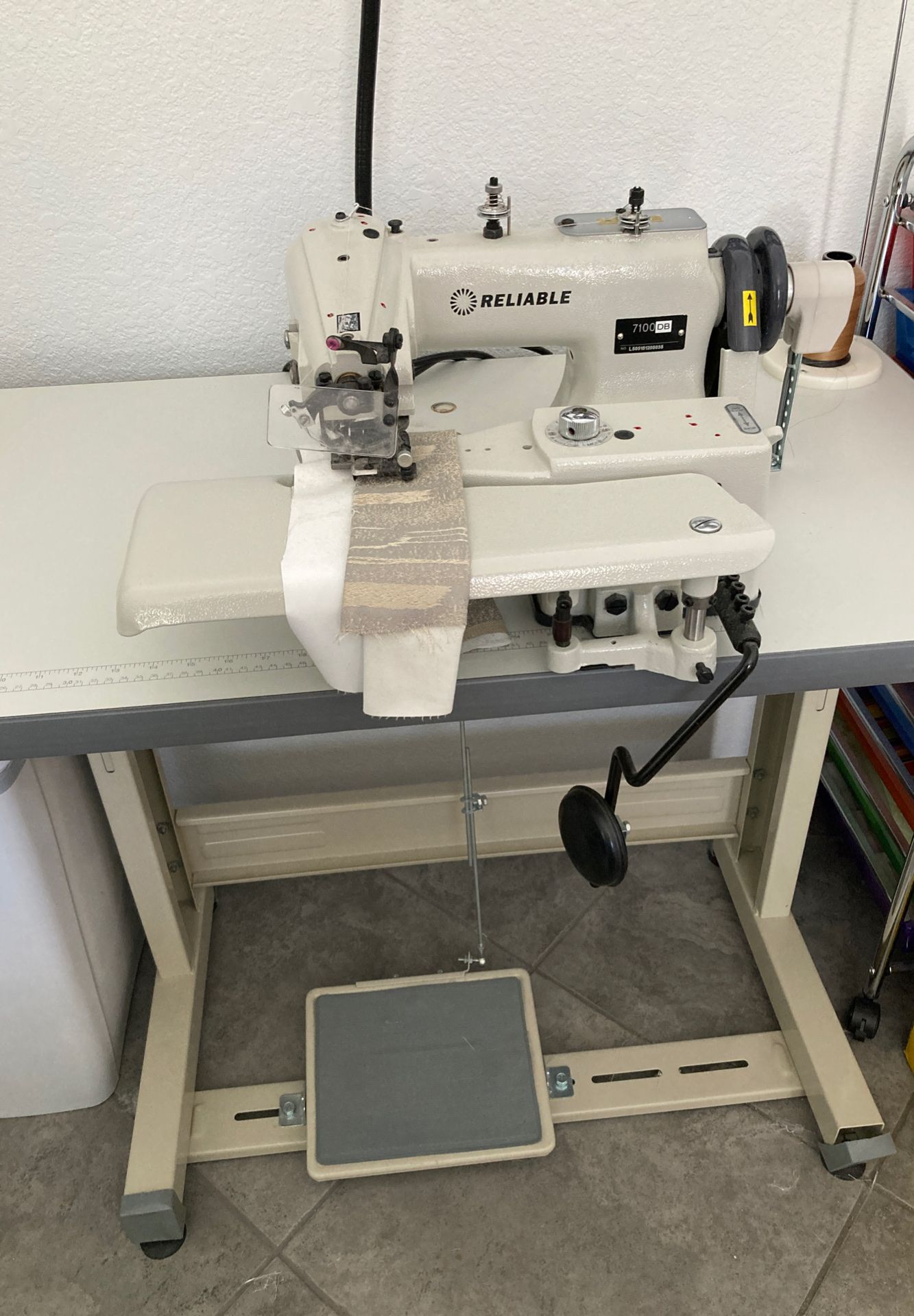 Reliable industrial blindstitch machine