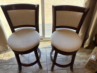 Set of 2  Swivel Barstools for Sale!!