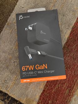 j5create 67W GaN USB-C Mini Charger