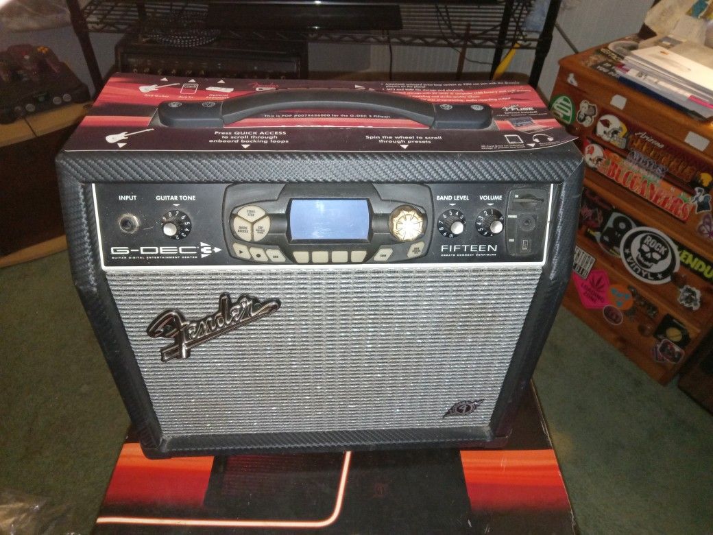 Fender G-DEC 3  15 GUITAR AMP