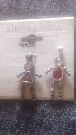Todo es sterling silver 925 son 2 dijes y una pulcera las 3 piesas $45