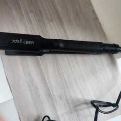 Jose Eber Vibrating Ceramic 1.5" Flat Iron Model# 1654671 Styler 