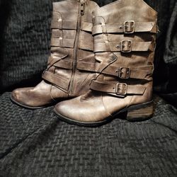 Size 6 Women's Boots 