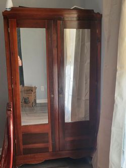 China Coat Cabinet