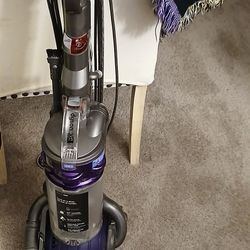 DYSON Vacuum CLEANER 