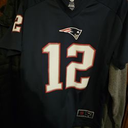 NFL Apparel Tom Brady New England Patriots Women's Jersey (Large 14/16)