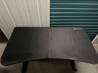 Arozzi Gaming Desk Medium
