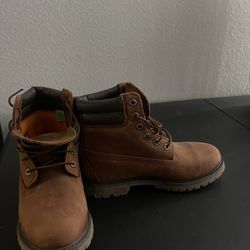Size 7 Women’s Timberland Boots 