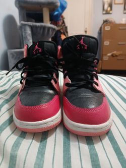 Nike Air Jordan 1 Mid Coral Chalk 6.5Y