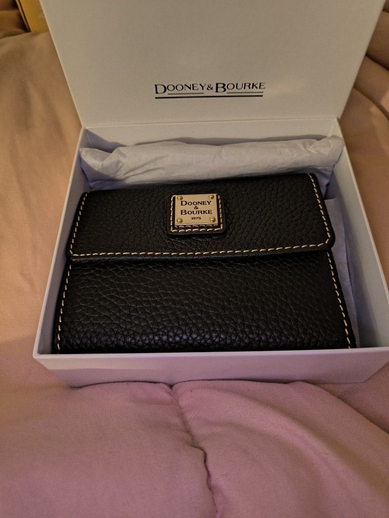 Dooney And Bourke Leather Wallet 