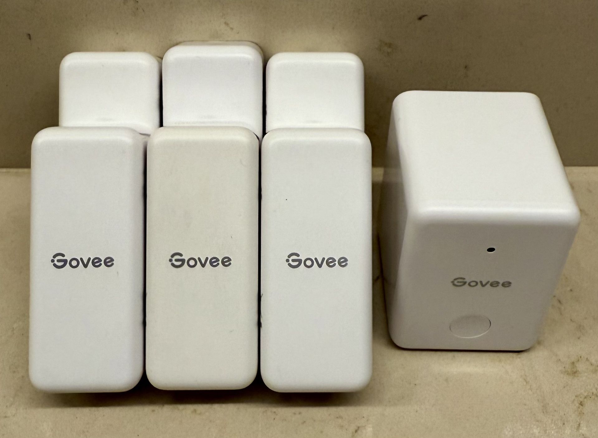 Govee Smart Thermo-Hygrometers (Model H5100) with WiFi Gateway (H5151) – 6 Sensors + Hub