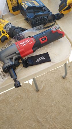 Milwaukee
M12 FUEL 12-Volt Lithium-lon
Brushless Cordless 16-Gauge
Variable Speed Nibbler (Tool-
Only