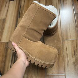 Balenciaga alaska boot