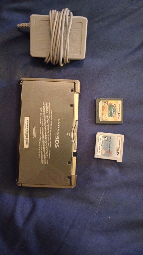 Nintendo 3DS w/ Pokemon Games