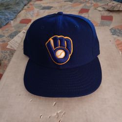 New Era 59fifty Milwaukee Brewers Baseball Hat. Size 7 . Fitted Hat