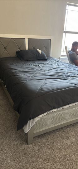 Queen bedroom set