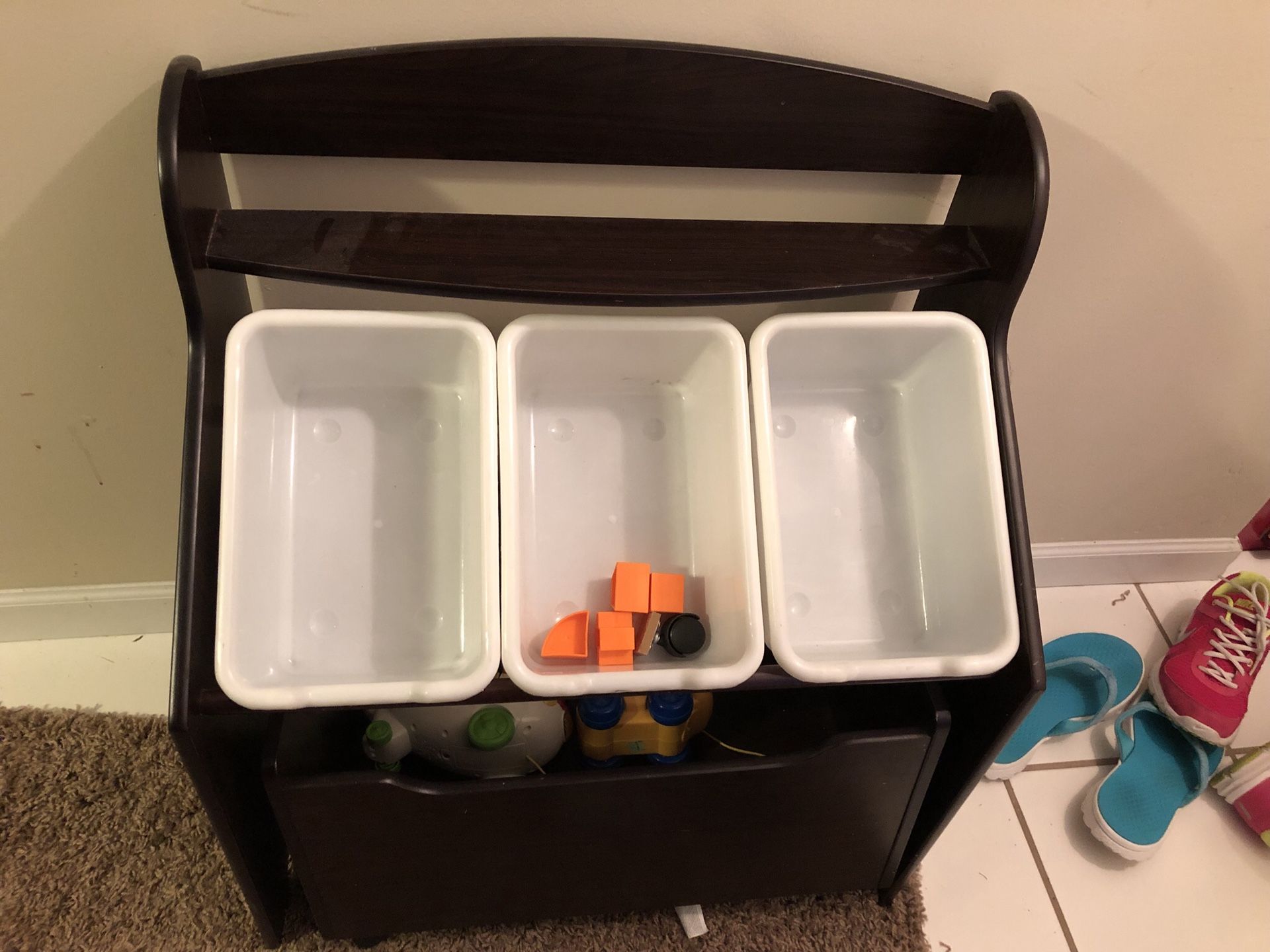 Kids toy bin on wheels