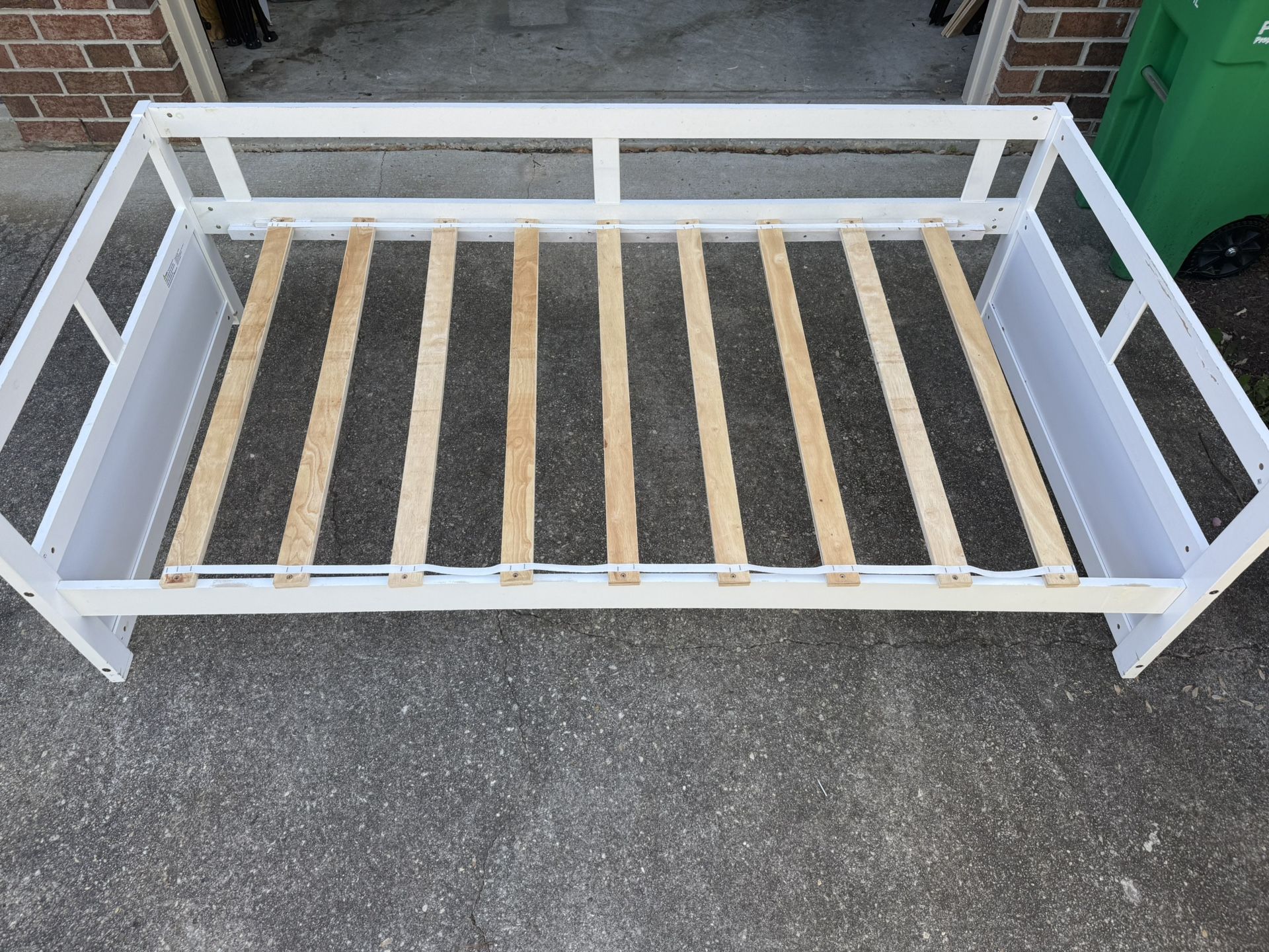 Twin Bed Free
