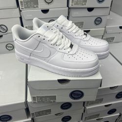 White Nike Air Force 1