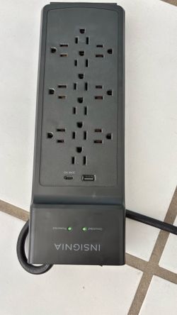 Insignia™️ - 12-Outlet/1-USB-C/1-USB 3,600 Joules Surge Protector Strip - Black